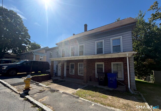 Building Photo - 9 Maple St