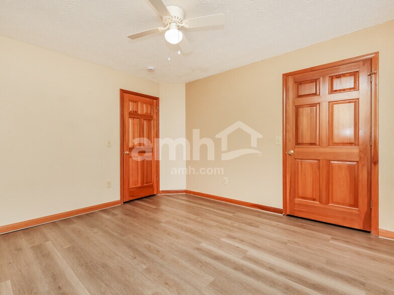 Building Photo - 2630 Alexander Ct