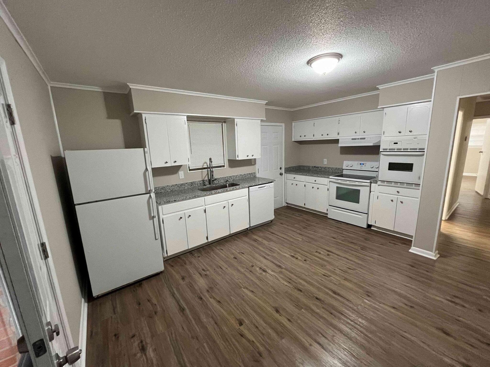 Building Photo - 2604 Briar Ave SW