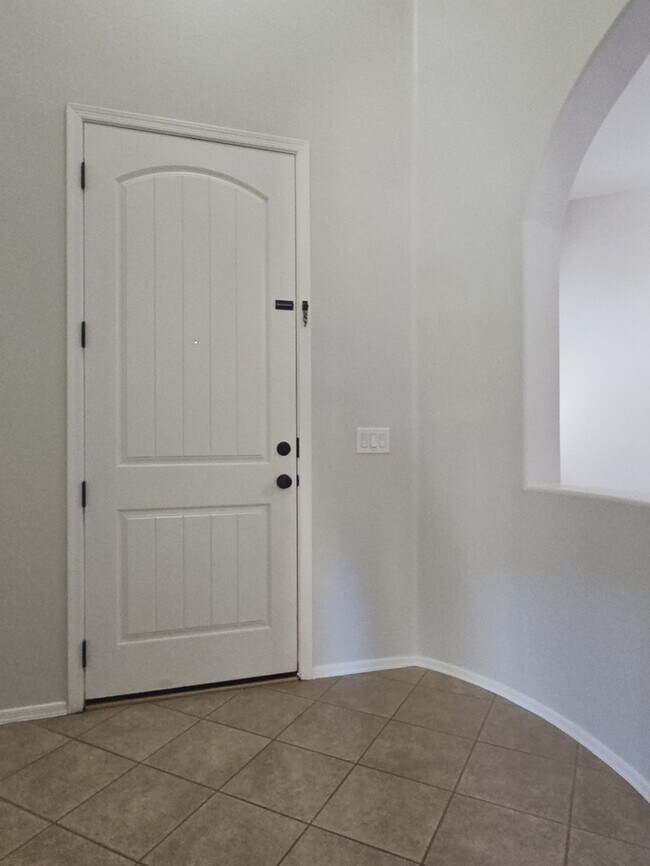 Building Photo - MOVE-IN READY HOME IN COOLEY STATION!