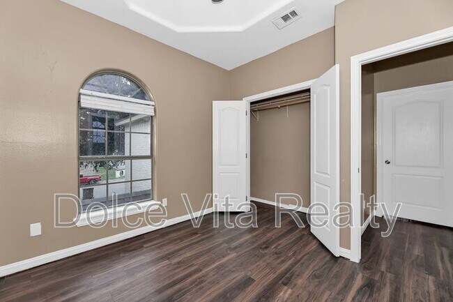 Building Photo - 2102 Kimberly Ln