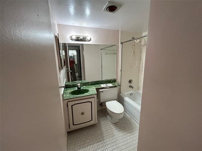 Building Photo - 3301 Spanish Moss Terrace
