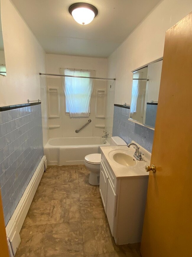 Building Photo - 106 8th St NW