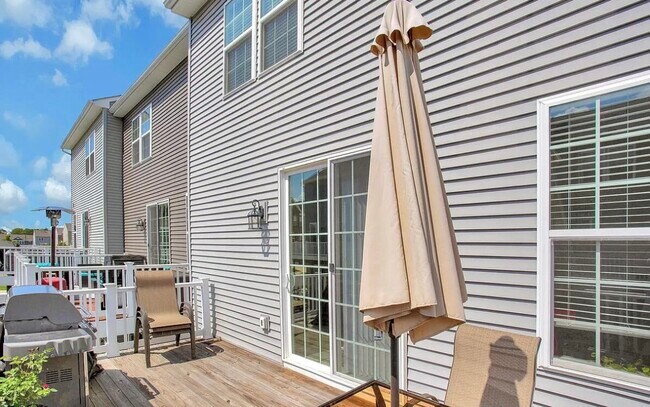 Rear patio - 3004 Ewell Ln