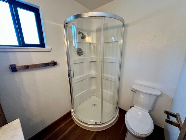Building Photo - Cute 1 Bedroom Unit Close to Downtown