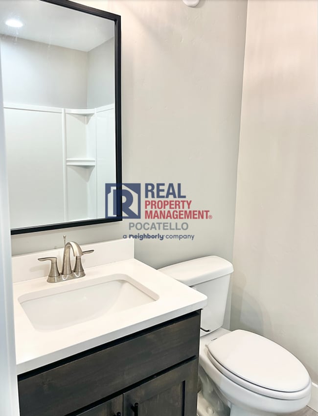 Building Photo - 3 Bedroom 2.5 Bathroom Town Home - 1 Car Garage - Small dog allowed