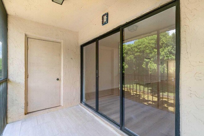 Building Photo - 341 Lakeview Dr