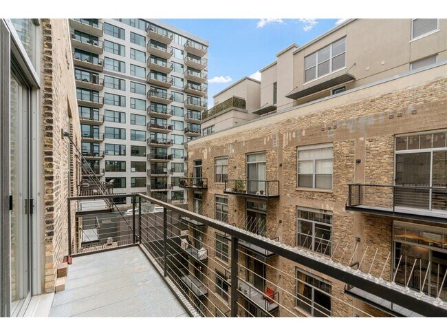 Building Photo - 521 S 7th St