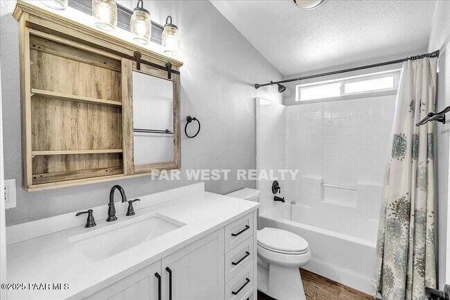 Building Photo - 2490 W Glenshandra Dr