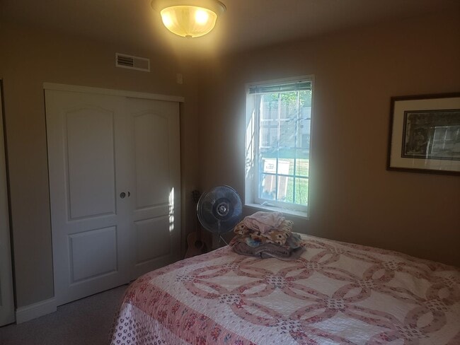 Building Photo - AVAILABLE FALL 2026!  1 Bedroom Condominium in University Heights!