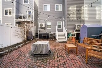 Building Photo - 596 E 2nd St