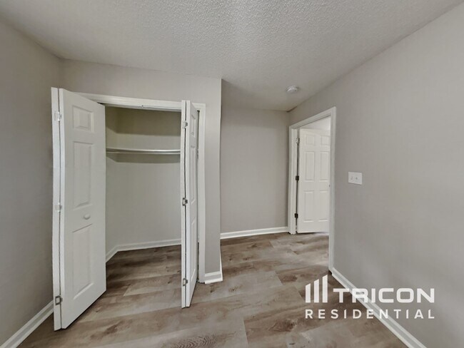 Building Photo - 5945 Presentation St