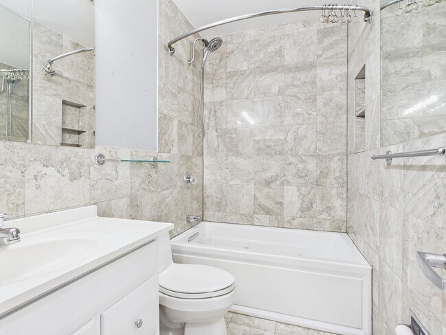 Building Photo - 557 N 16th St