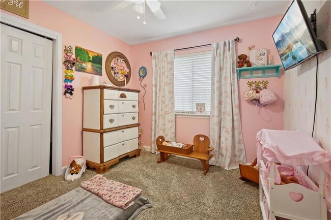 Building Photo - 105 N Kings Ct