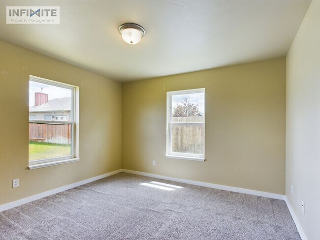 Building Photo - 3 Bedroom Home in Las Campanas Subdivision