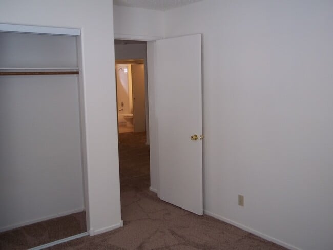 Building Photo - LAKEVIEW CONDOS