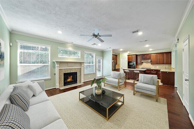 Building Photo - 2626 Couch St