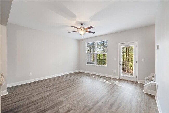 Building Photo - Beautiful 4 Bedroom Townhome in SE Raleigh!