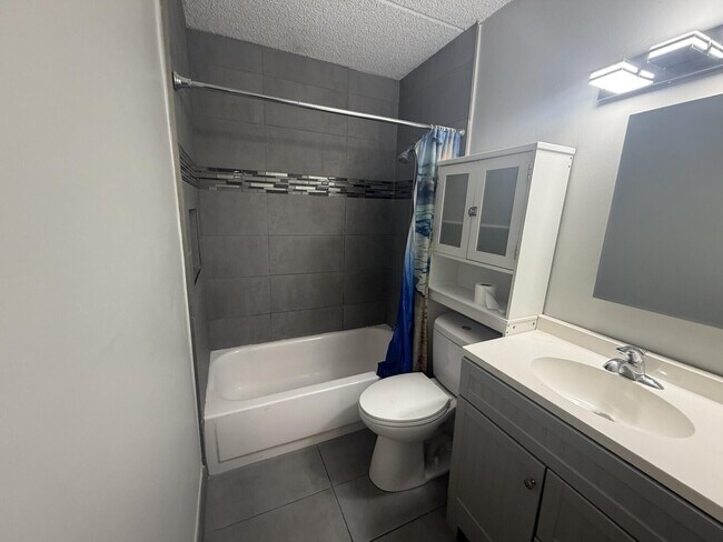 Building Photo - 3211 SW 44th St