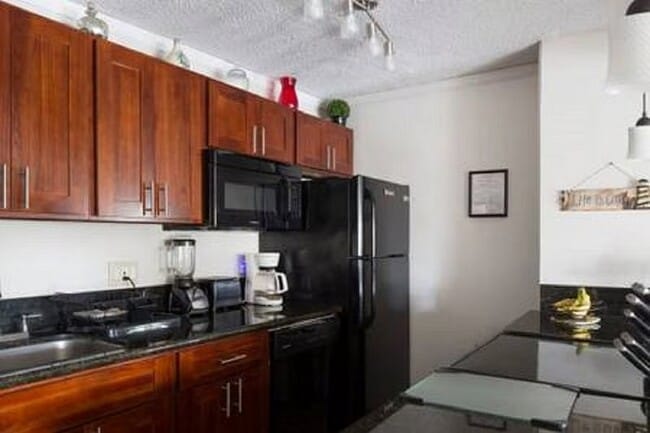 Building Photo - 2442 Kuhio Ave.