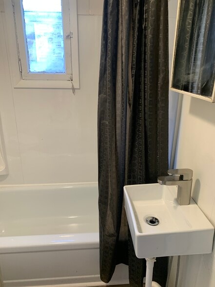 Building Photo - 310 Morrell Pl