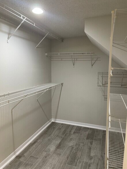 Building Photo - 13613 Carroway St