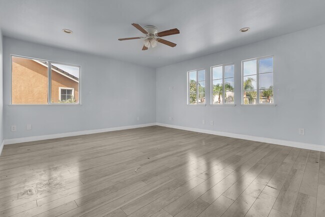 Building Photo - 952 E Cottonwood St