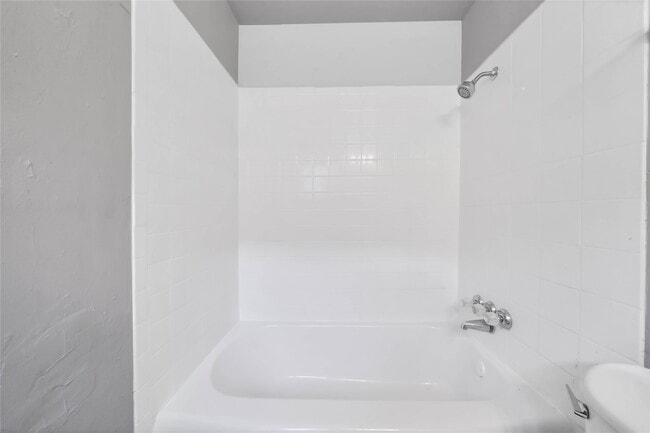Building Photo - 5532 Eskridge St
