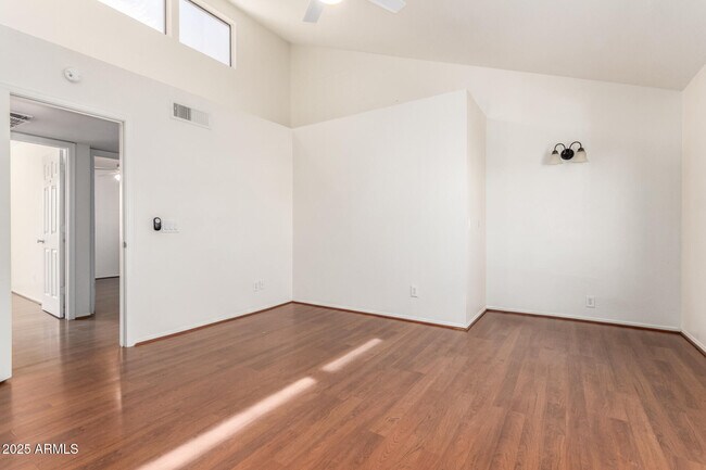 Building Photo - 13627 N Hamilton Dr
