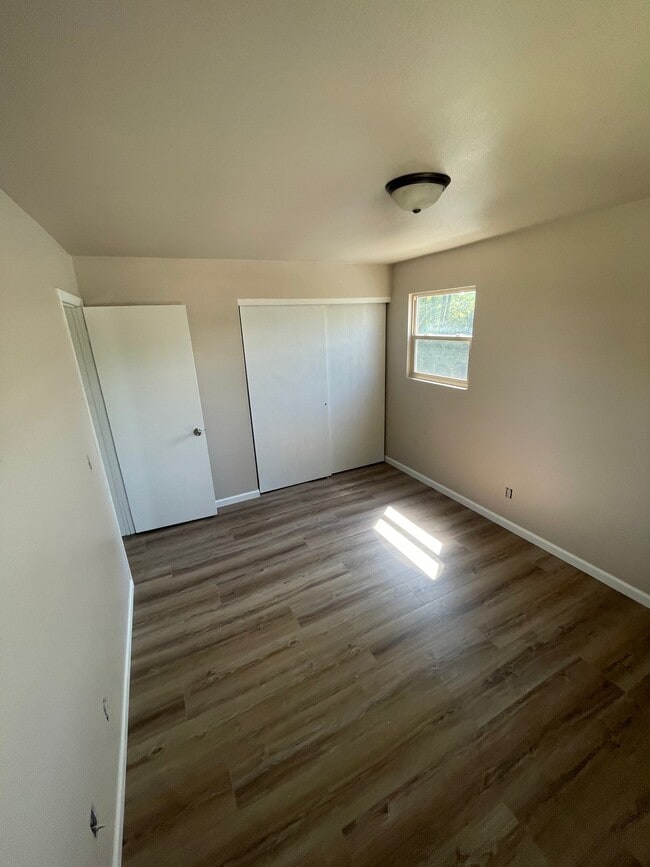 Building Photo - 9309 Florence Dr
