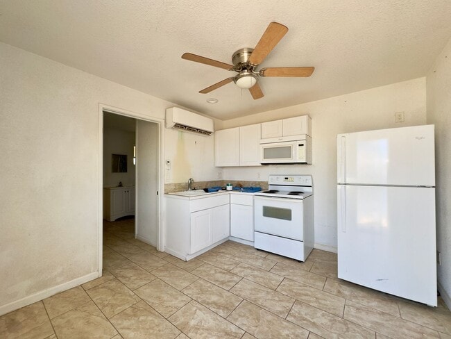 Building Photo - 216 San Clemente St