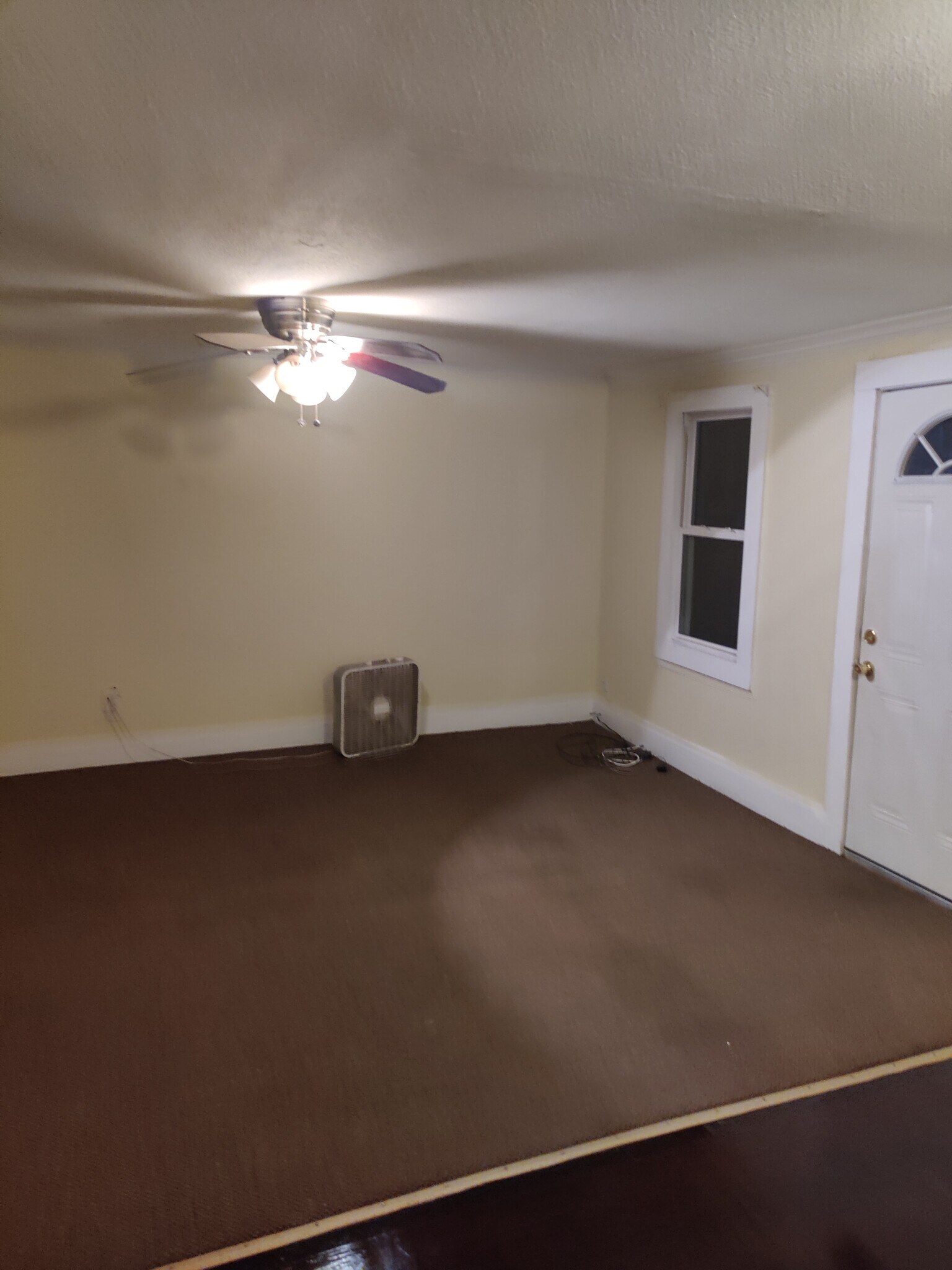 Living room - 608 State St