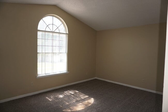 Building Photo - 3/2 Westside Townhome