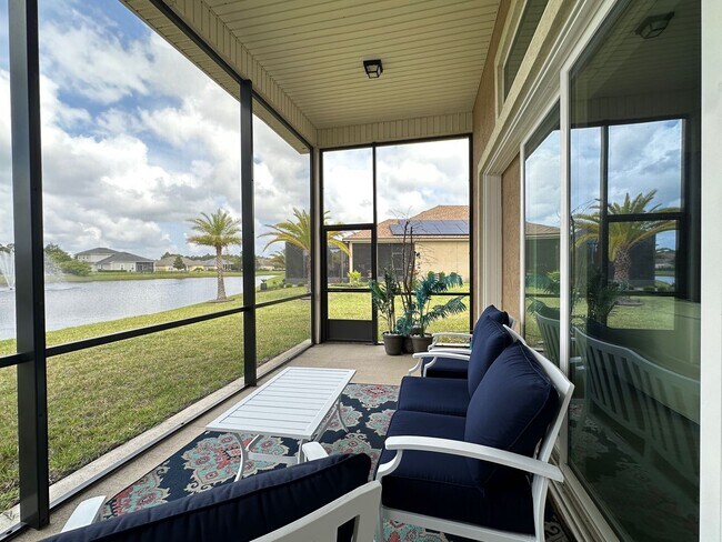 Building Photo - Fully Furnished, Stunning 4/4, Available I...