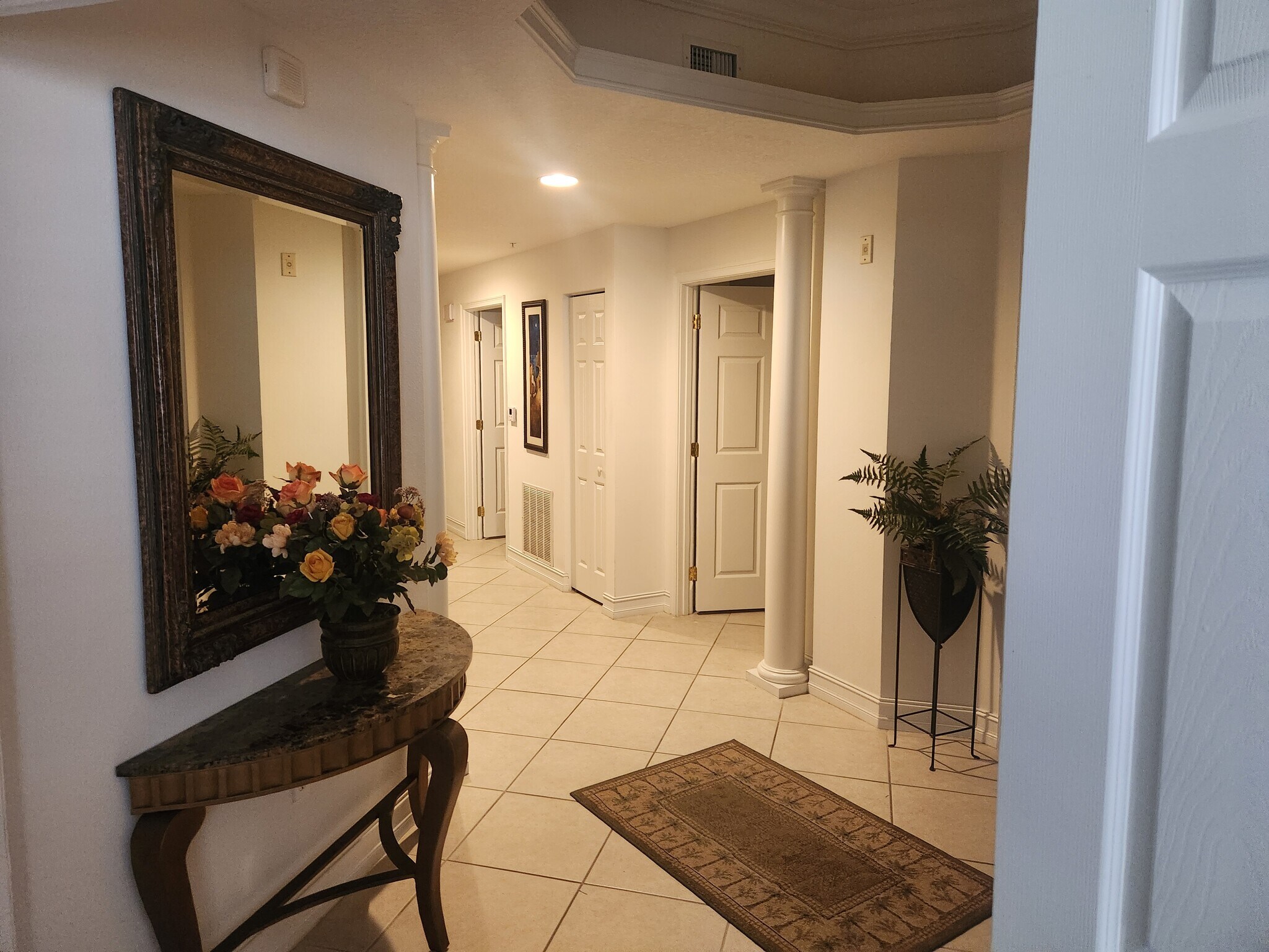 Hallway - 425 Pierce Ave