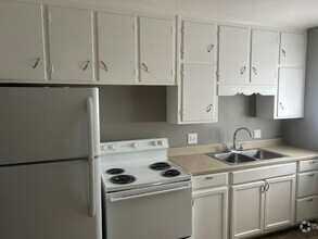 Building Photo - Forest Court Apartment Homes