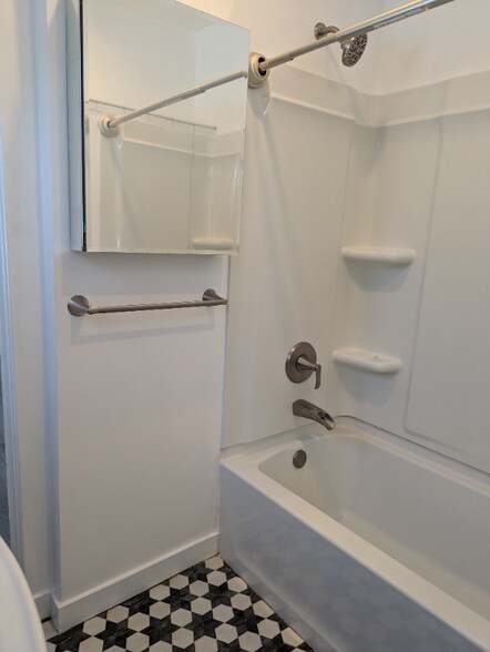 Building Photo - 410 S G St