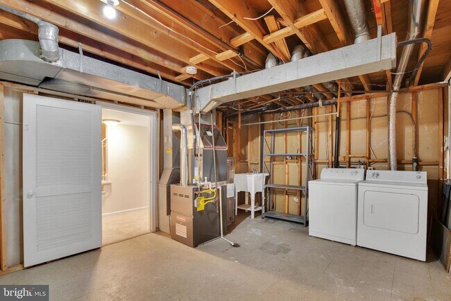 Building Photo - 8529 Lakinhurst Ln