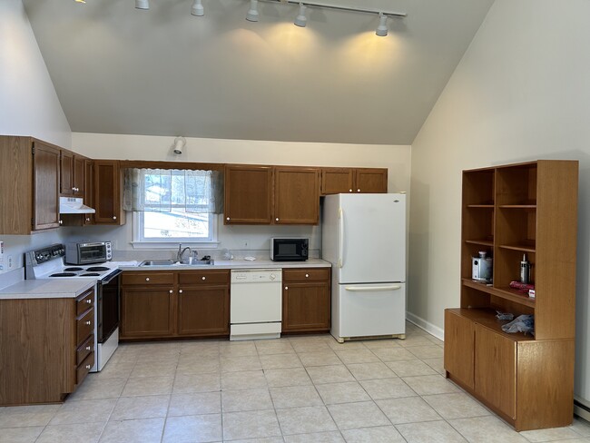 Kitchen - 515 W Burke St