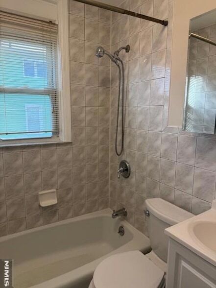 Building Photo - 176 Shaw St