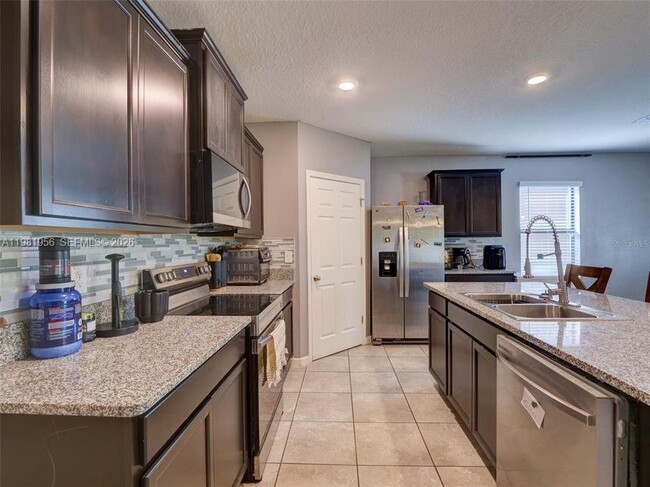 Building Photo - 808 Old Country Rd S E