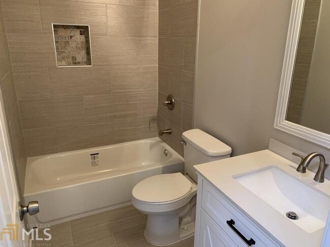 Building Photo - 6234 Collins St NE