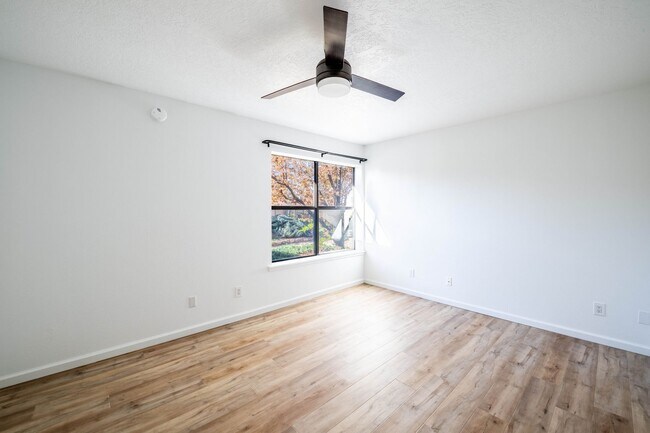 Building Photo - Absolute Gem in Pueblo Alegre (Camino De Chelly)