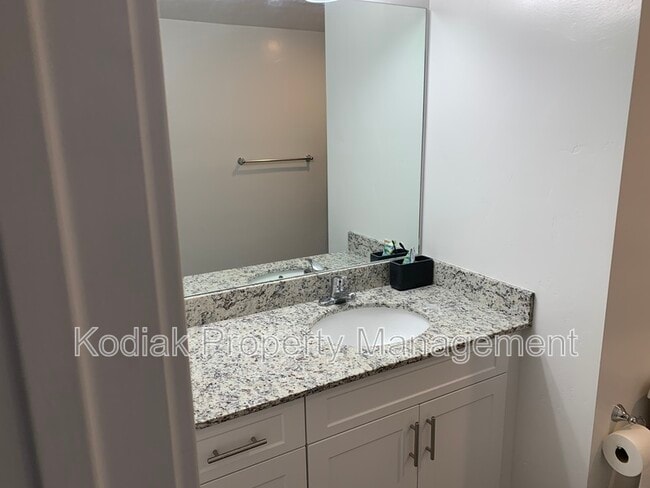 Building Photo - 875 Depot St