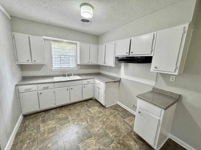 Building Photo - 4540 Spring Valley Dr