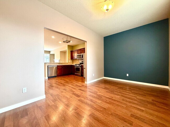 Building Photo - Sophisticated Beaverton Townhome with Mult...