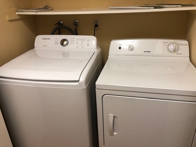 Building Photo - 645 Forest Ave