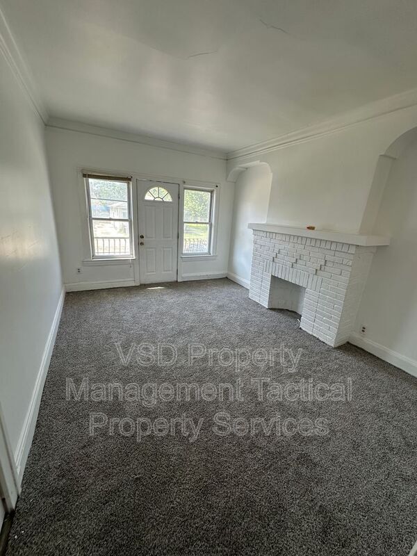 Building Photo - 3285 E 143rd St