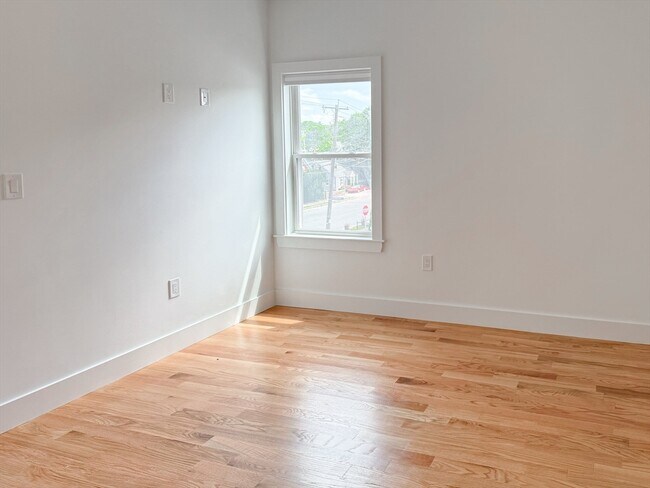 Building Photo - 232 Lynnfield St