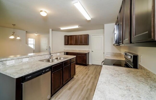 Building Photo - 2350 Redlove Dr